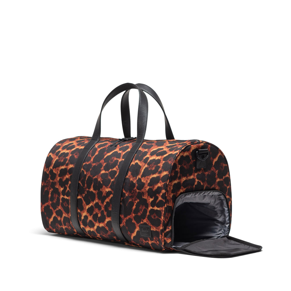 
                  
                    NOVEL DUFFLE BAG - DIGI LEOPARD - Herschel -
                  
                