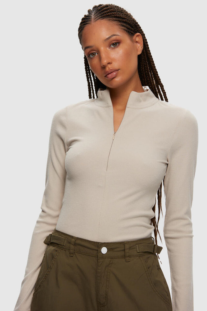 INVISIBLE ZIP LONG SLEEVED T-SHIRT - CREAM