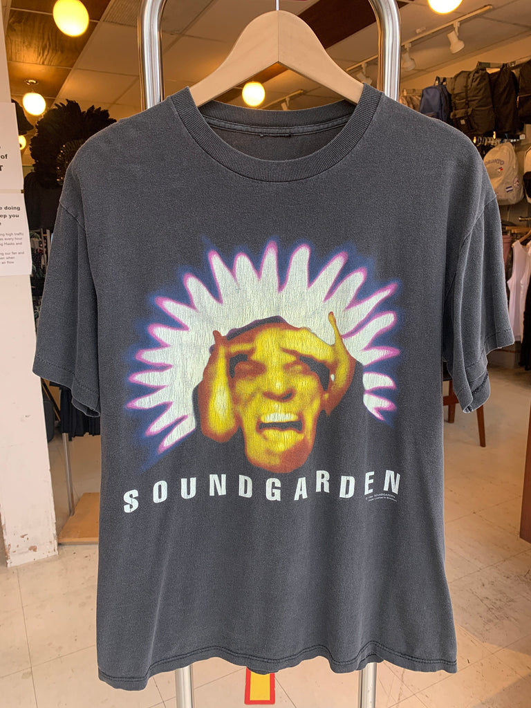 トップスsoundgarden black hole sun Tシャツ